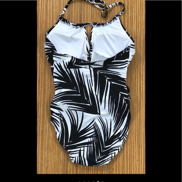 La Blanca High-Neck Cutout Halter Swimsuit - Picture 6 of 7